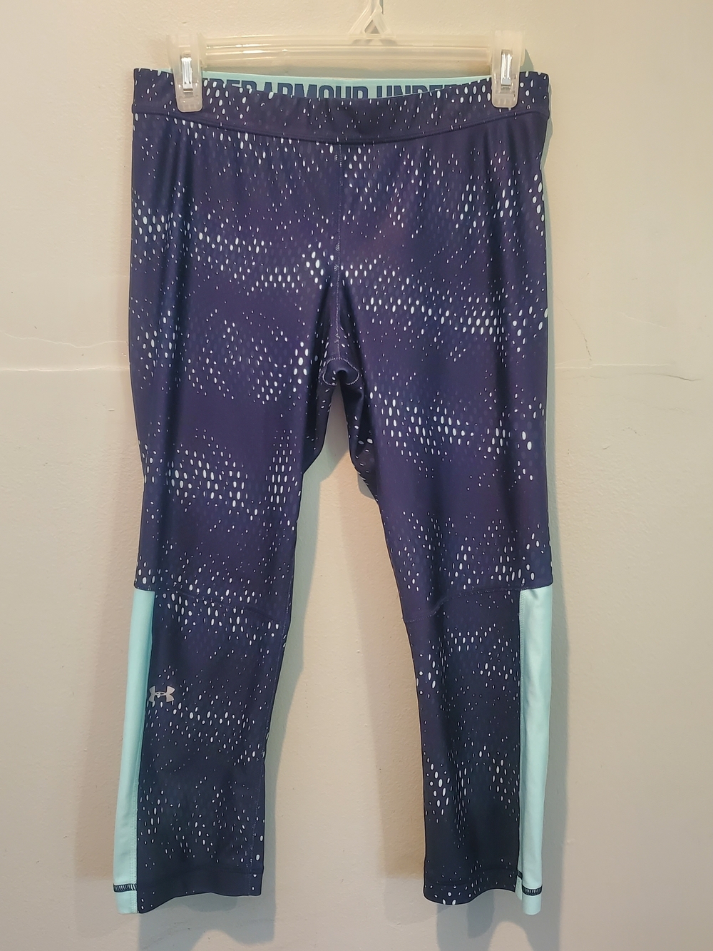 Under Armour Heatgear Compression Crop Leggings Size Large EUC  Blue & Aqua